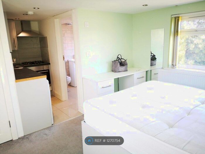 Studio To Rent In Browngraves Road, Harlington, Hayes UB3