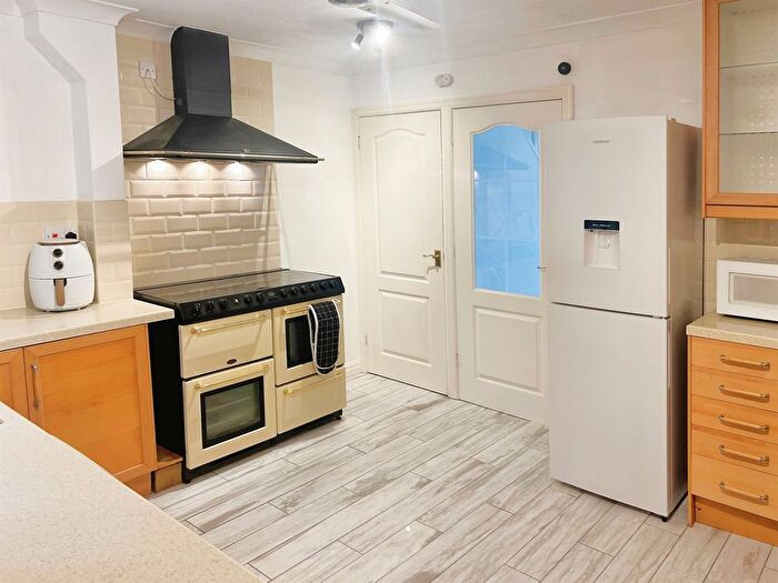 2 Bedroom Terraced House For Sale In Dunsford Close, Swindon, SN1