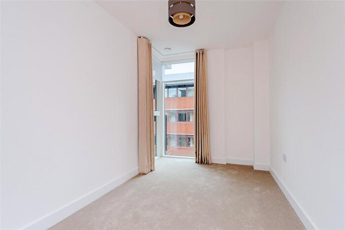 2 Bedroom Apartment To Rent In Lilywhite Drive, Cambridge, Cambridgeshire, CB4