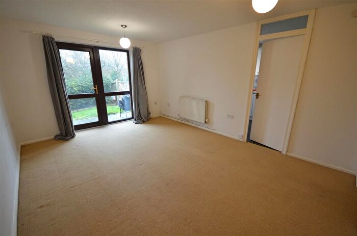 2 Bedroom Maisonette To Rent In Raphael Drive, Watford, WD24