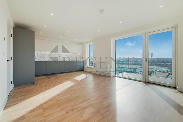 2 Bedroom Flat To Rent In Sibley House, Cedrus Avenue, UB1