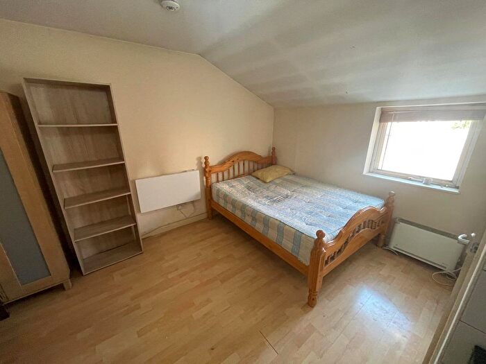 1 Bedroom Flat To Rent In Lea Bridge, Walthamstow, E17