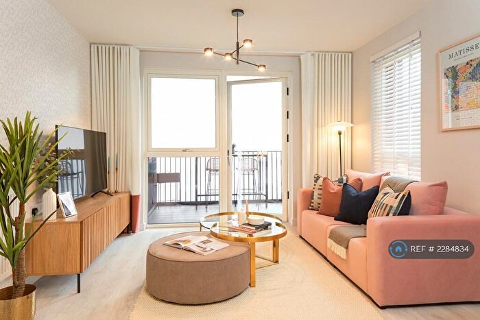 1 Bedroom Flat To Rent In Shearwater Drive, Hendon, NW9