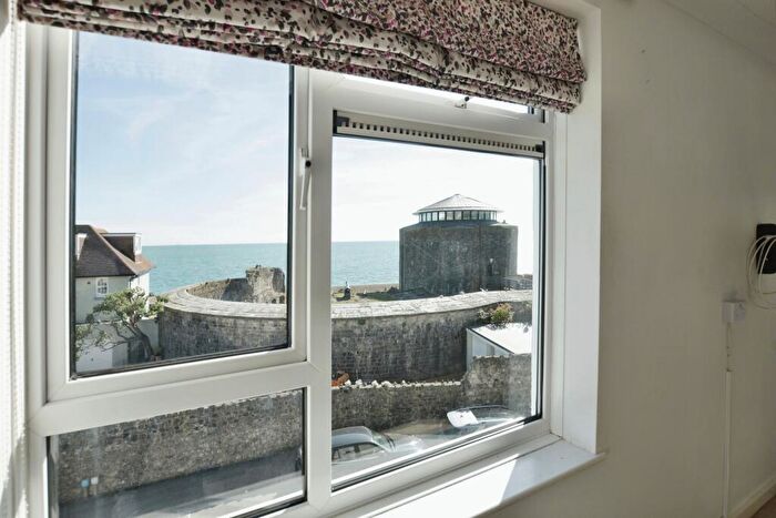 1 Bedroom Flat For Sale In Sandgate High Street, Sandgate, Folkestone, Kent, CT20