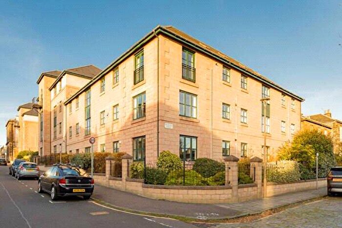 3 Bedroom Apartment To Rent In South Gray Street, Edinburgh, Midlothian, EH9
