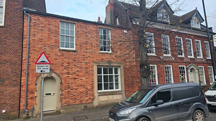 Cottage To Rent In Eastgate Street, Stafford, Staffordshire, ST16