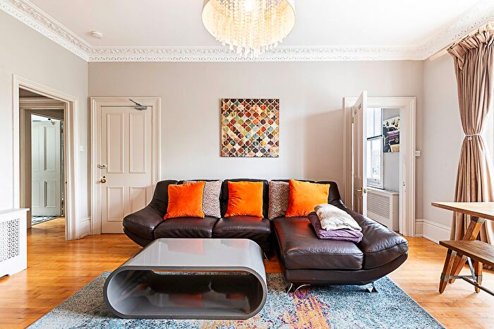 1 Bedroom Flat To Rent In The Barons, St Margarets, London, TW1