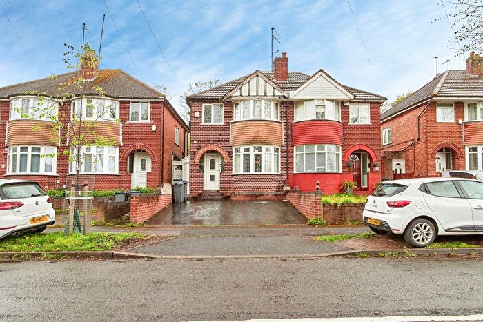 3 Bedroom Semi-Detached House For Sale In Tennal Road, West Midlands, B32