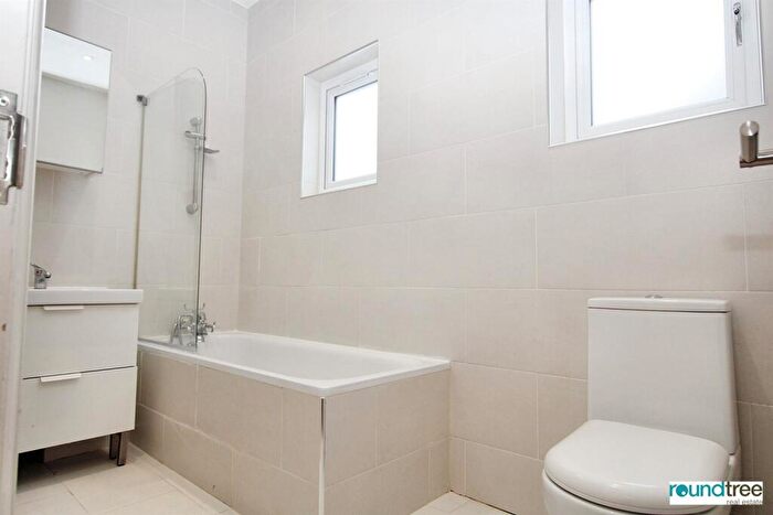 2 Bedroom Flat For Sale In Heriot Road, Hendon, NW4