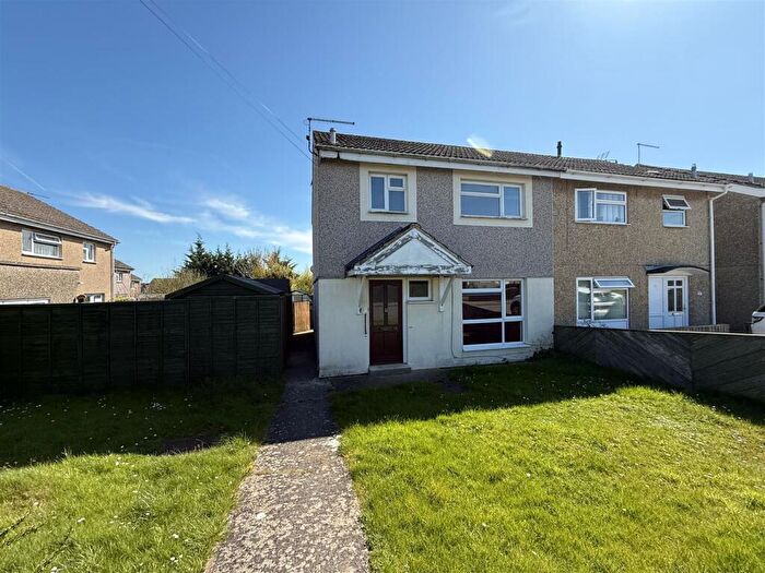 3 Bedroom Semi Detached House For Sale In Parklands, Malmesbury, SN16