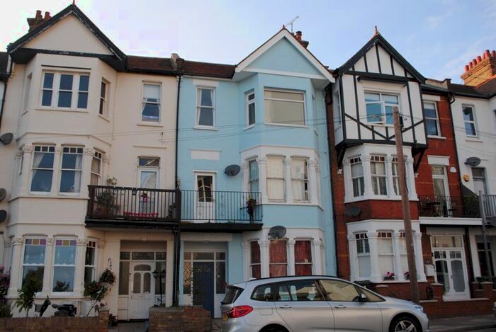 2 Bedroom Flat To Rent In San Remo Parade, Westcliff-On-Sea SS0