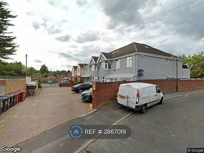 1 Bedroom Flat To Rent In The Drive, Slough, SL3