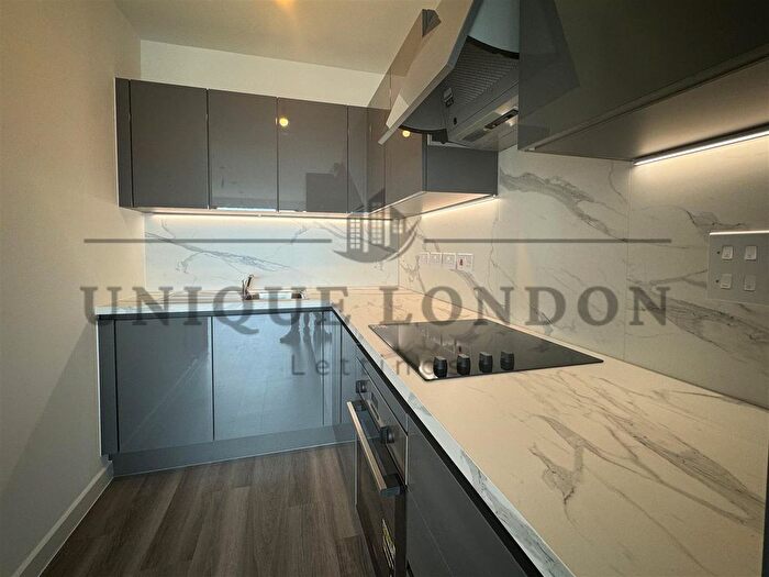 1 Bedroom Flat To Rent In Ilderton Road, Vista Heights, Bermondsey, SE15