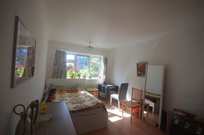 3 Bedroom Flat To Rent In Cranbrook Road, IG6