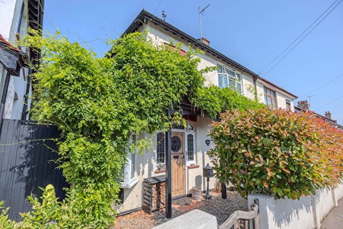 4 Bedroom Semi-Detached House For Sale In Elm Road, Leigh-On-Sea, SS9