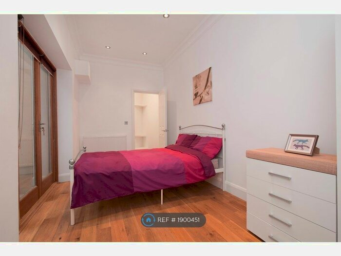 3 Bedroom Flat To Rent In Courtauld Road, London, N19