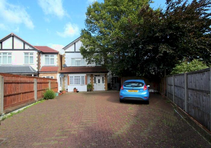 4 Bedroom Flat To Rent In Spring Grove Road, Isleworth TW7