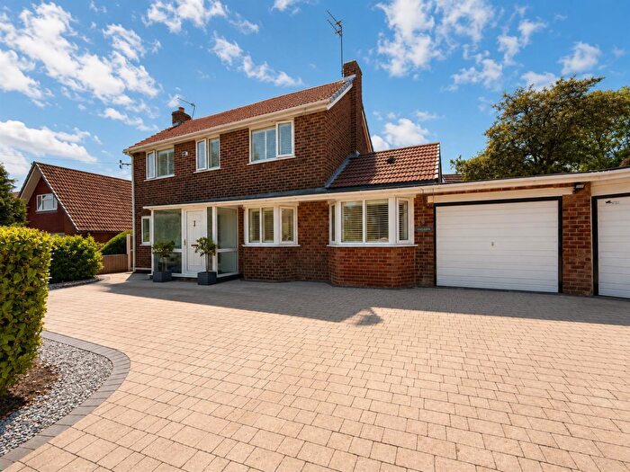 3 Bedroom Detached House For Sale In Telegraph Road, Heswall, Wirral, CH60