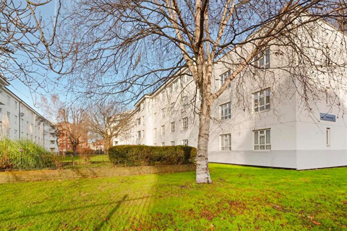 1 Bedroom Flat To Rent In Priam House, Old Bethnal Green Road, London, E2