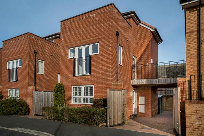 3 Bedroom Semi-Detached House To Rent In Adam Terrace, St. Davids Road, East Cowes PO32