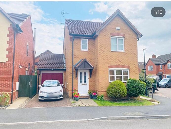 3 Bedroom Detached House To Rent In Tracy Close, Swindon, SN25