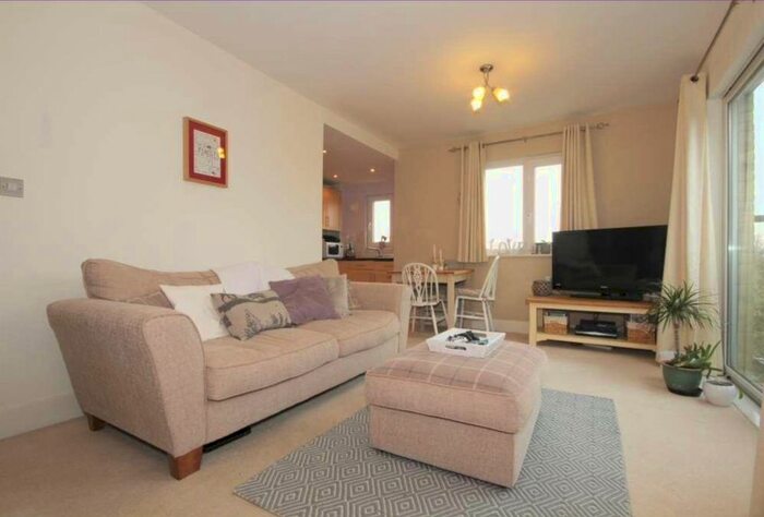 2 Bedroom Flat To Rent In Hardings Close, Hemel Hempstead, HP3