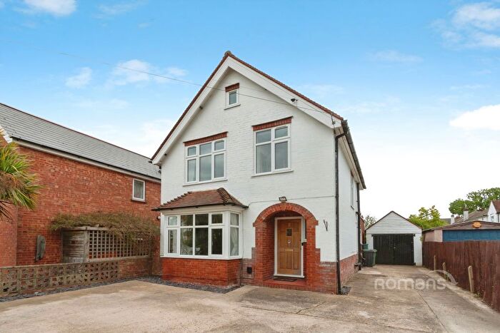 3 Bedroom Detached House To Rent In Crabtree Road, Camberley, GU15