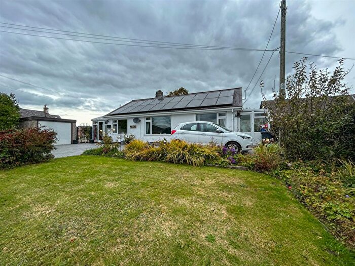 4 Bedroom Detached Bungalow For Sale In Ffordd Uchaf, Gwynfryn, LL11