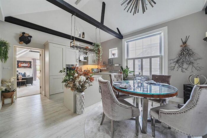 2 Bedroom Apartment For Sale In High West Street, Dorchester, DT1