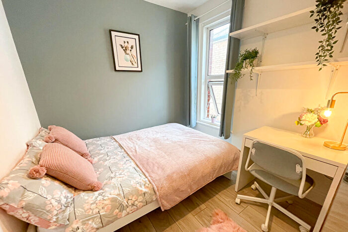 7 Bedroom Terraced House To Rent In Tennyson Road, Southampton, SO17