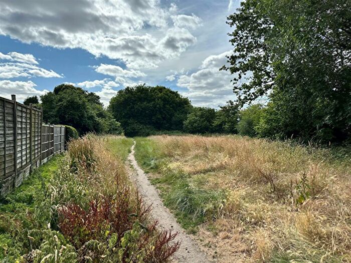 3 Bedroom Detached House To Rent In Sheepfold Road, Guildford, GU2