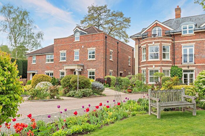 4 Bedroom Flat For Sale In Breedons Hill, Pangbourne, Berkshire, RG8