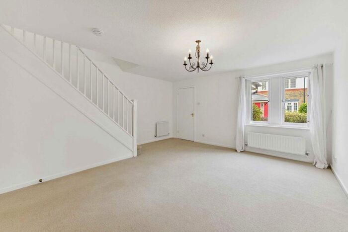 3 Bedroom Property To Rent In Culloden Close, London, SE16