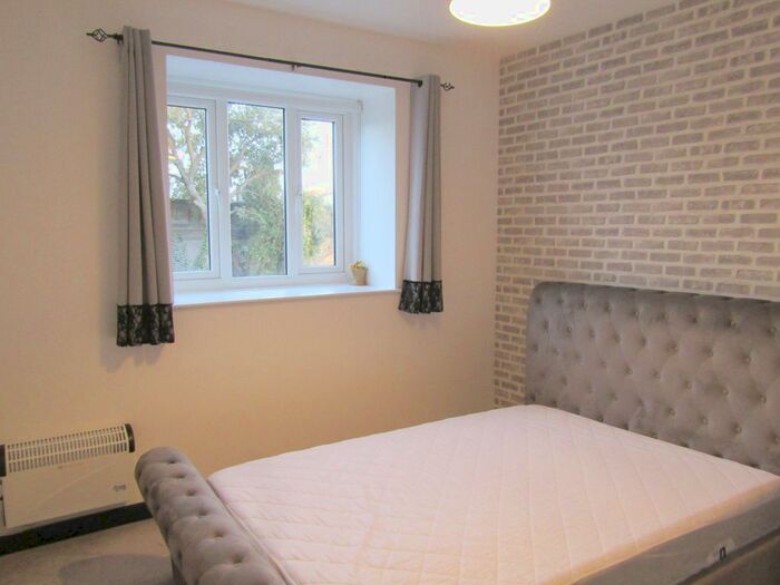 1 Bedroom Flat To Rent In Trinity Close, Leytonstone, E11