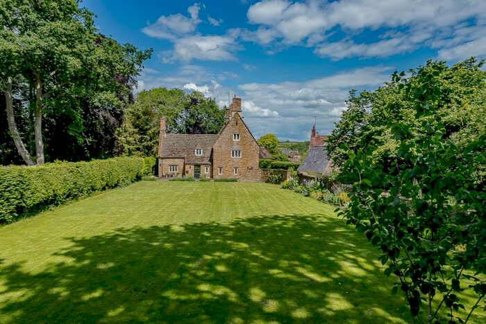 4 Bedroom Detached House For Sale In Banbury Road, Chacombe, Banbury, Northamptonshire, OX17