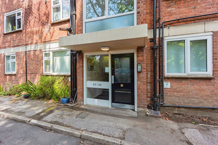 2 Bedroom Flat To Rent In Ashton Lane, Sale, M33