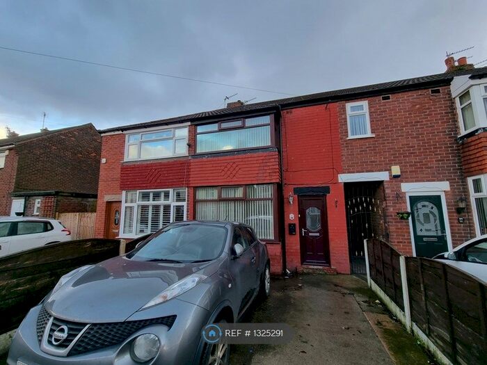 2 Bedroom End Of Terrace House To Rent In Somerford Road, Stockport SK5