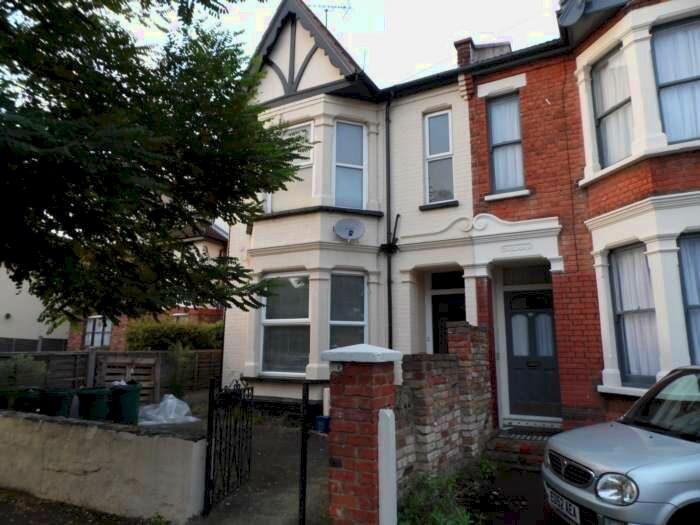 2 Bedroom Flat To Rent In Boscombe Road, Southend On Sea, SS2