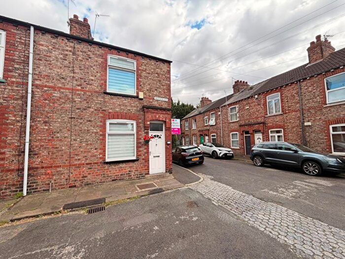 3 Bedroom Terraced House For Sale In Allan Street, York, YO30