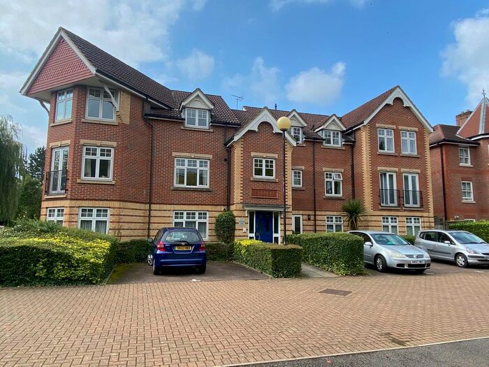 2 Bedroom Flat To Rent In Grandfield Avenue, Watford, WD17