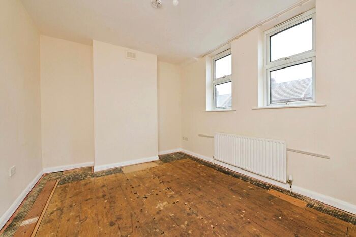 2 Bedroom Terraced House For Sale In Hampton Street, Northampton, NN1
