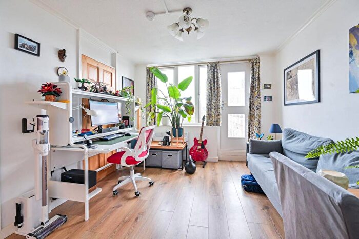 1 Bedroom House For Sale In Woolstaplers Way, Bermondsey, London, SE16