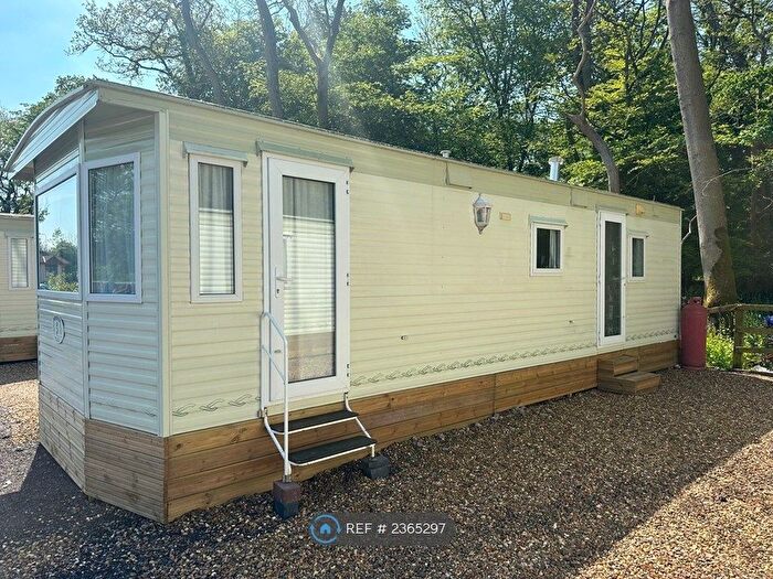 2 Bedroom Mobile/park Home To Rent In Vicarage Lane, North Weald, Epping, CM16
