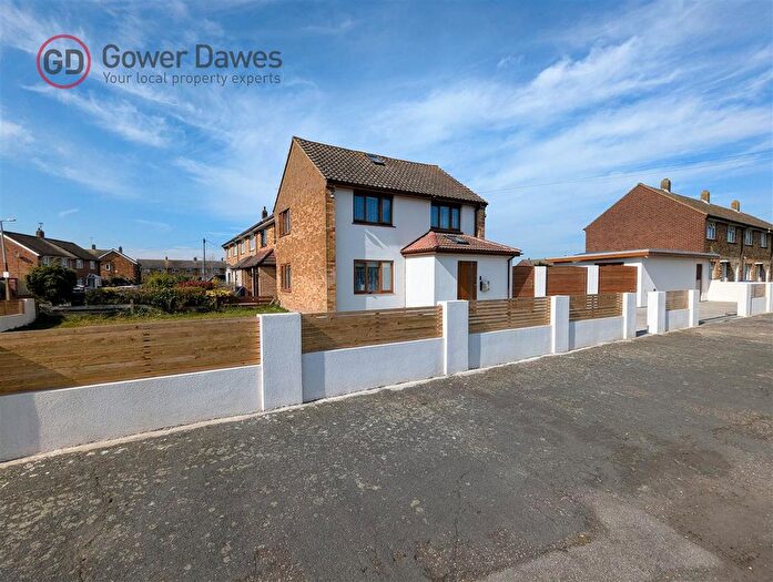 3 Bedroom End Of Terrace House For Sale In Sabina Road, Chadwell St. Mary, Grays, RM16