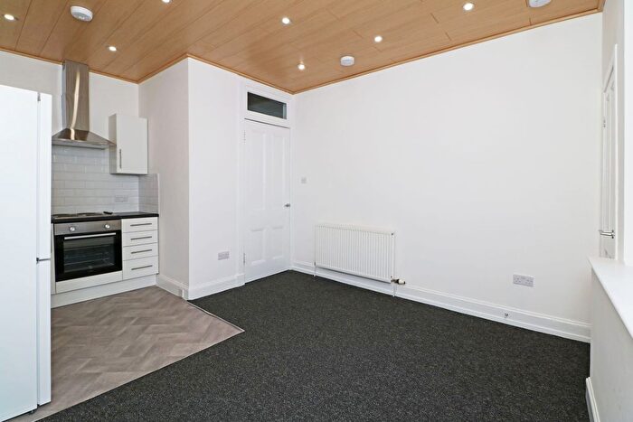 2 Bedroom Flat To Rent In Clepington Road, Dundee, DD3