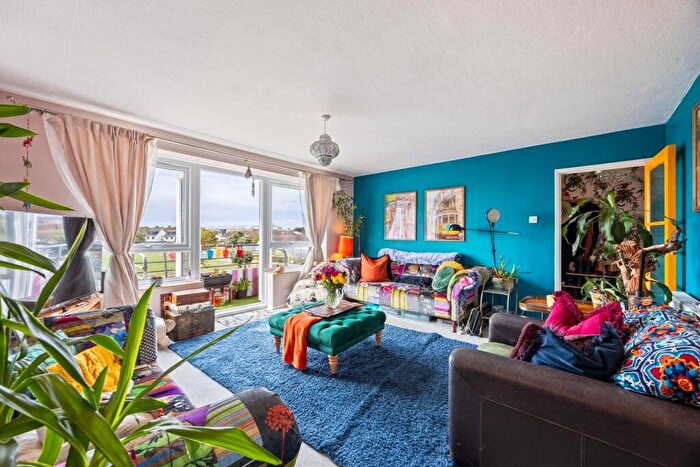 3 Bedroom Flat For Sale In West Road, Portslade, Brighton, BN41
