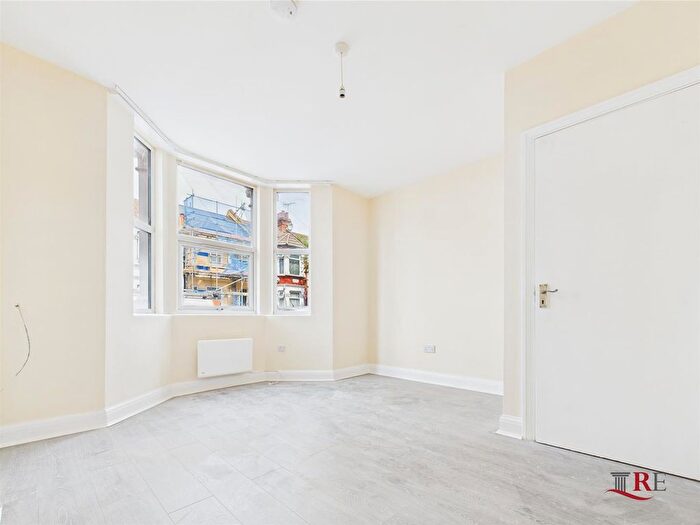 2 Bedroom Flat To Rent In Cobbold Road, London, NW10