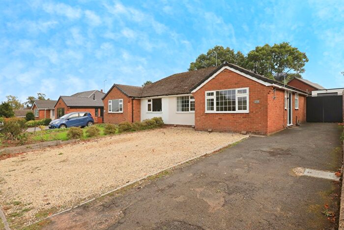 2 Bedroom Semi-detached Bungalow For Sale In Hillside Drive, Kidderminster, DY11