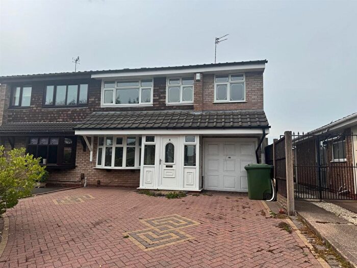 4 Bedroom Property To Rent In Western Close, Walsall, WS2