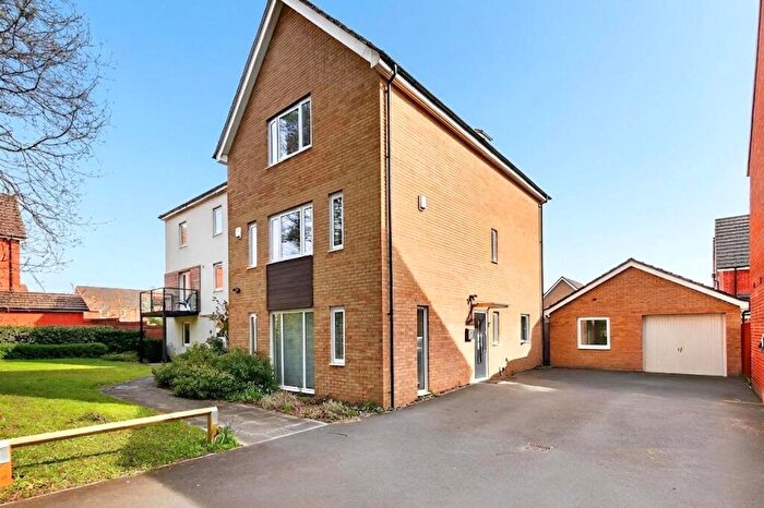 4 Bedroom Detached House For Sale In Jaguar Lane, Bracknell, Berkshire, RG12